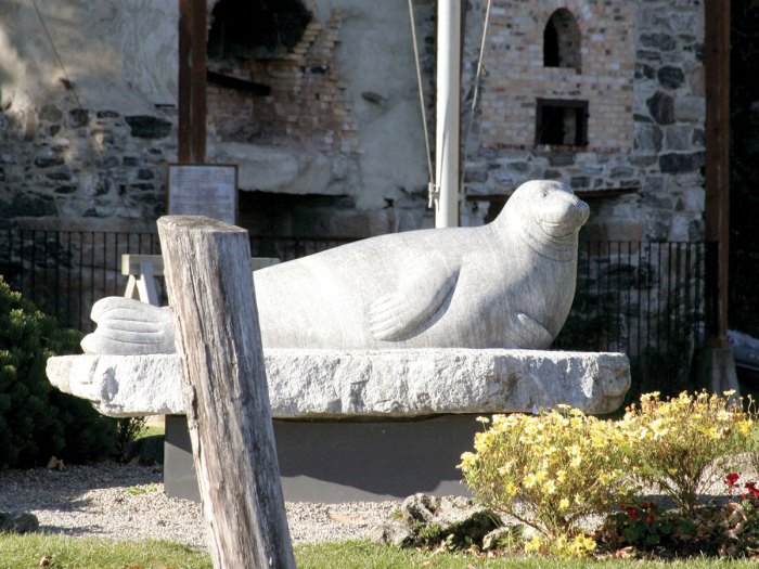 Monument of Andre the Seal in Maine